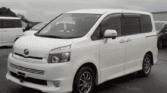 Toyota voxy ZRR70 13