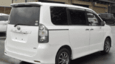 Toyota voxy ZRR70 10